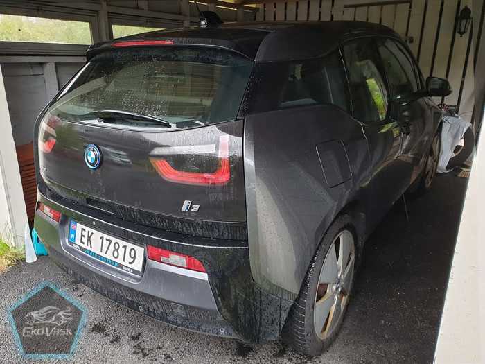 Foto av BMW i3 før Ekovask Nano bilvask i Bergen