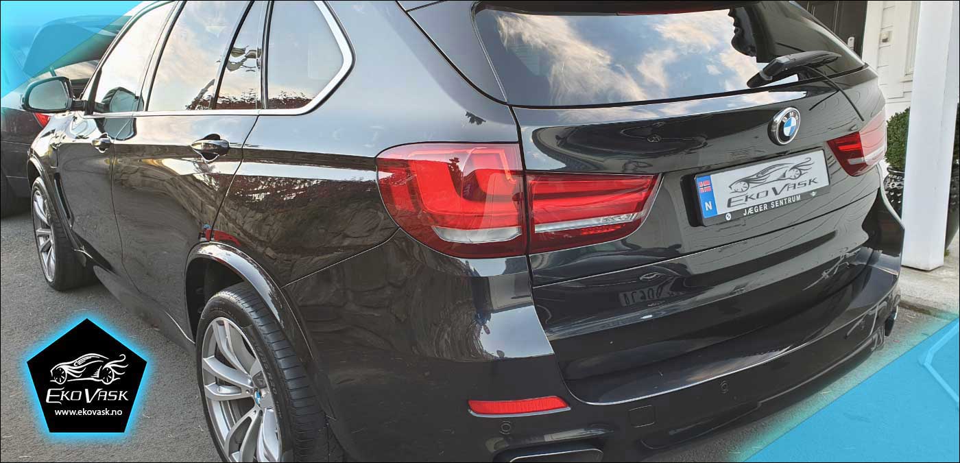 BMW X5 utvendig bilvask på Litlesotra billig - Nanopoleingsvask Ekovask på parkerings plasser i Bergen!